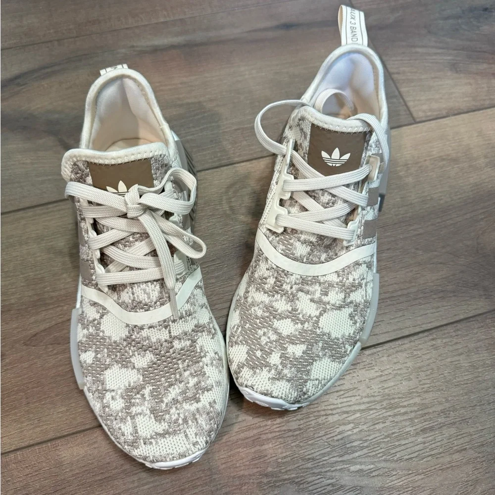 ADIDAS NMD R1s - Picture 2 of 3